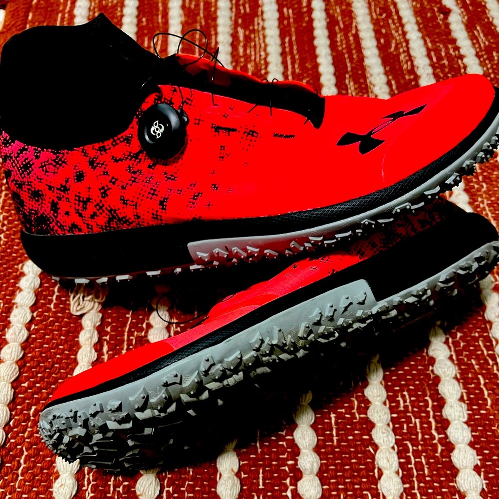 Men's  trail running shoe, size 11